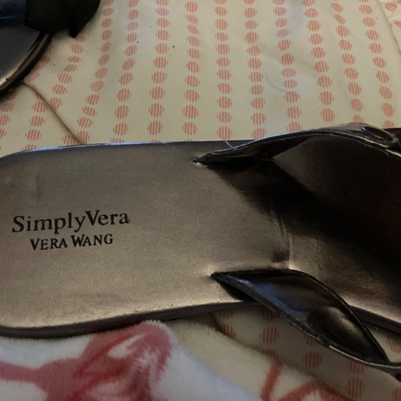 Vera Wang Bow on the Toe thong sandals/flipflops - Picture 4 of 5